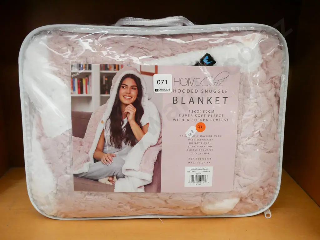 Homechic hooded blanket Image 1++