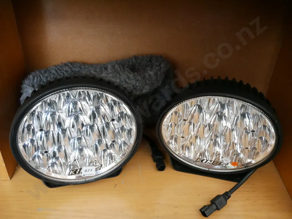 2 x KINGS 4WD Spotlights Image 1++