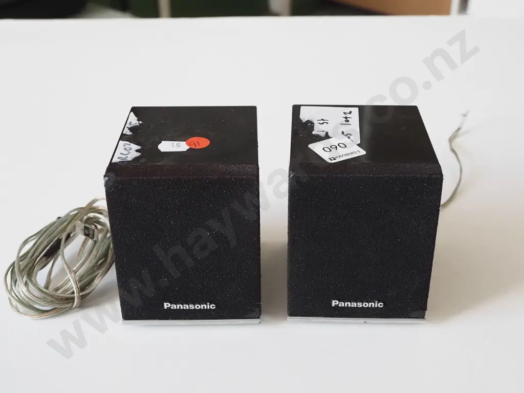 Pair of Panasonic surround sound satellite speakers Image 1++