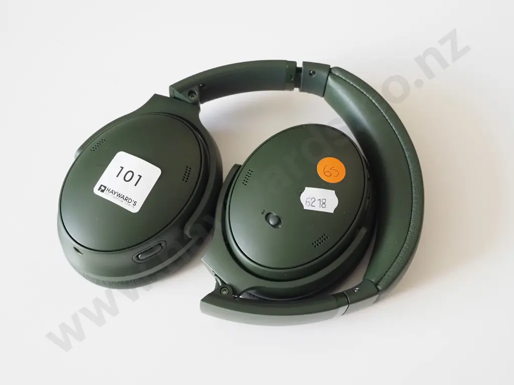 Green Bose headphones Image 1++