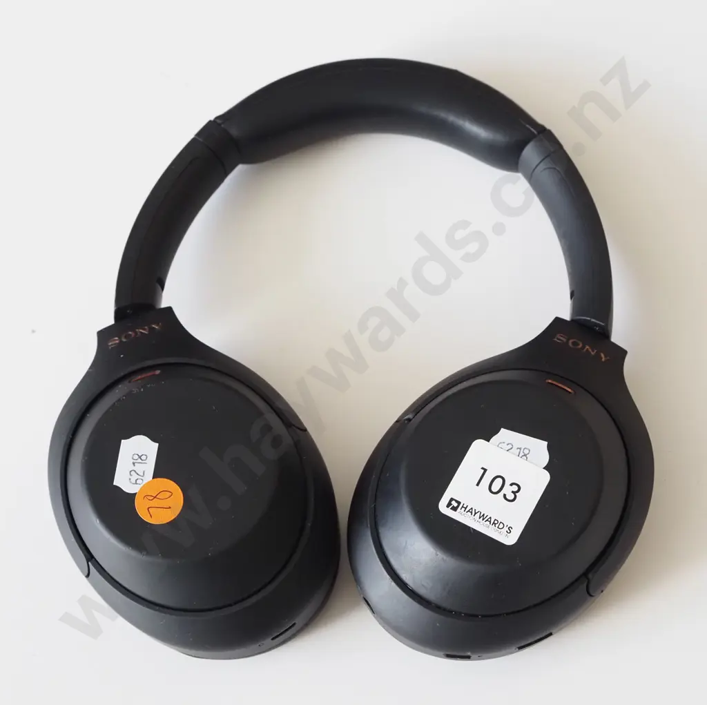 Sony black headphones Image 1++