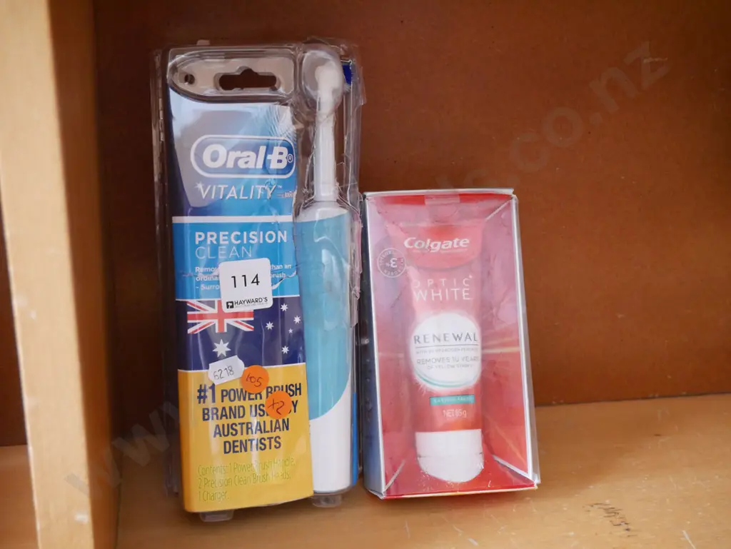 Oral B Vitality electric toothbrush Colgate toothpast Image 1++