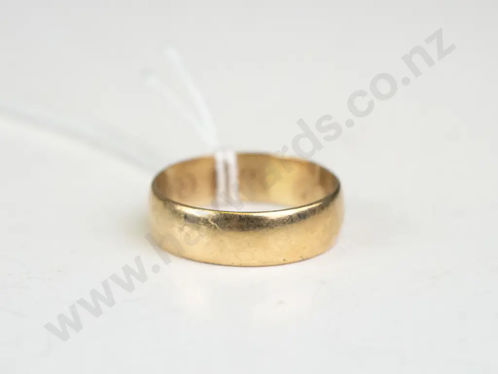 Gold ring 9ct, with initials engraved on inside Image 1++