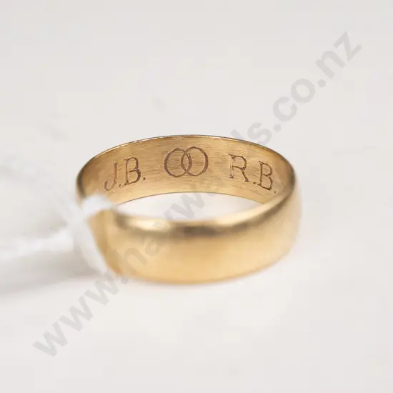 Gold ring 9ct, with initials engraved on inside