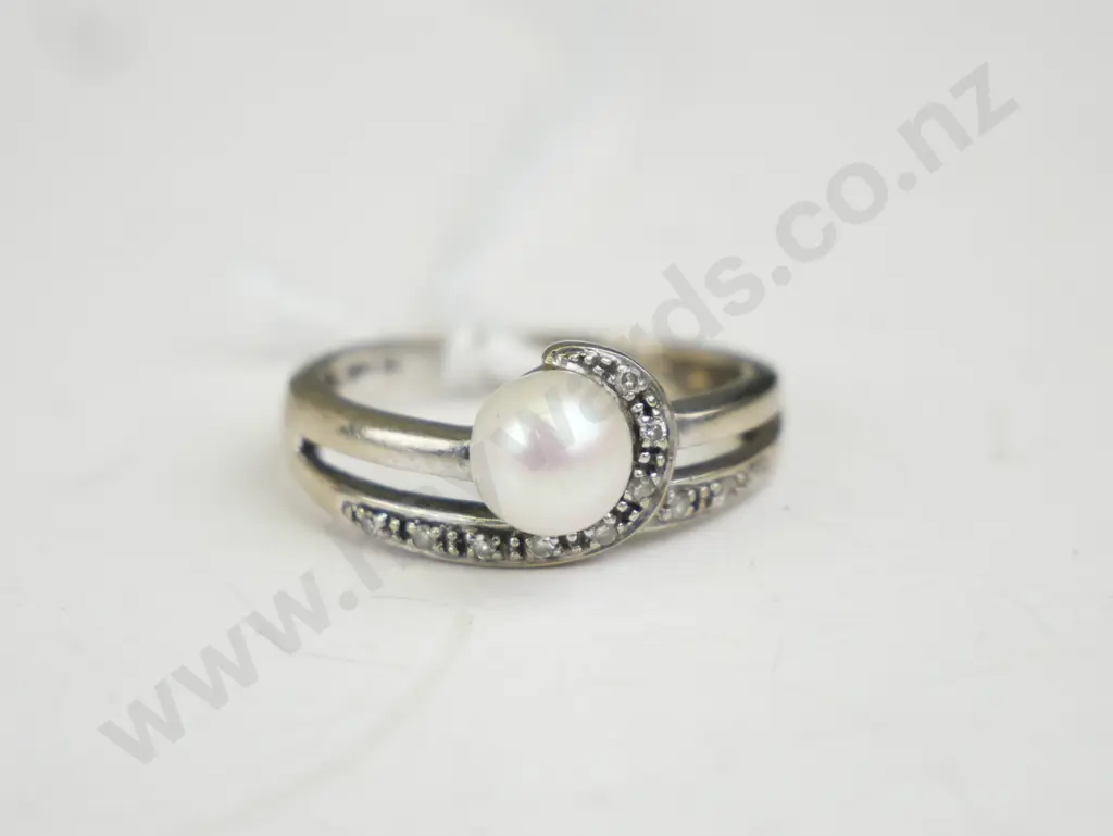 Silver ring with pearl Image 1++