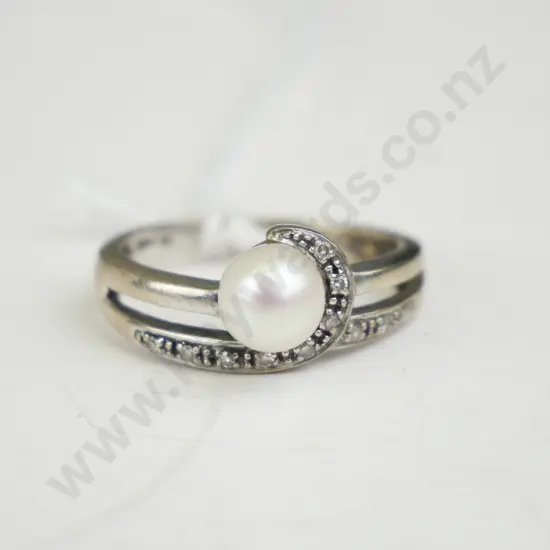 Silver ring with pearl