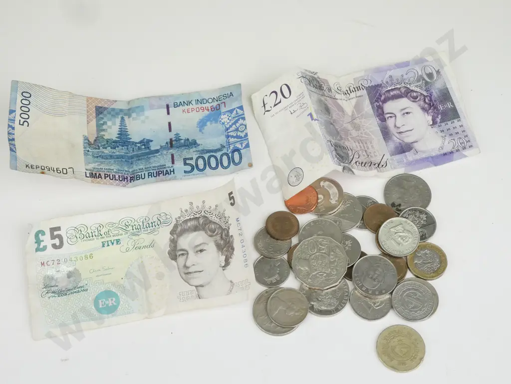 Assorted foreign coins and notes Image 1++