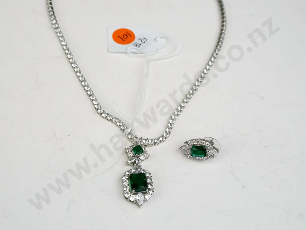 Silver necklace with green pendent &  1 single earring Image 1++