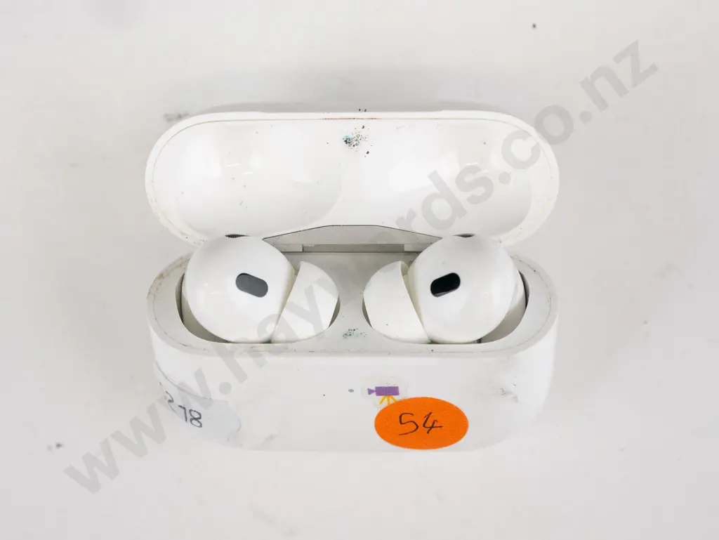 Apple Airpods & charging case Image 1++