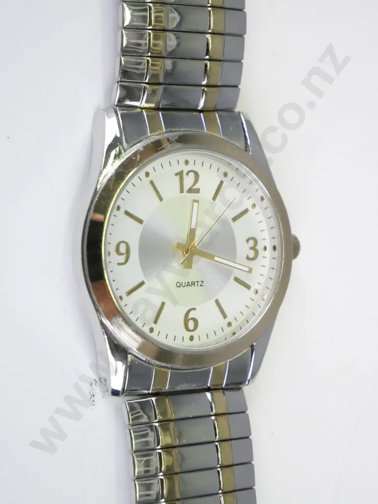 Men's stainless steel watch, broken strap, round face Image 1++