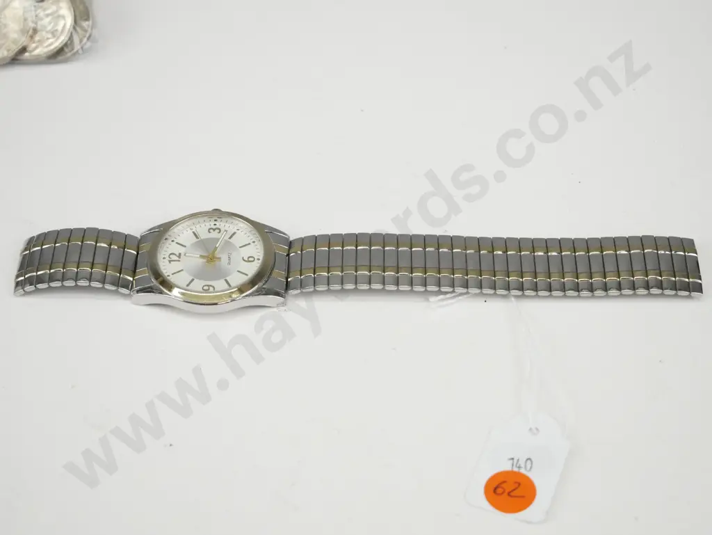 Men's stainless steel watch, broken strap, round face Image 1++