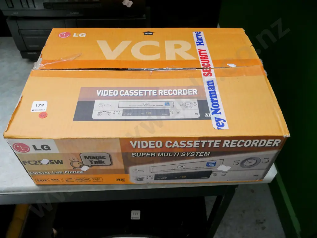 Boxed retro LG video cassette recorder. Image 1++