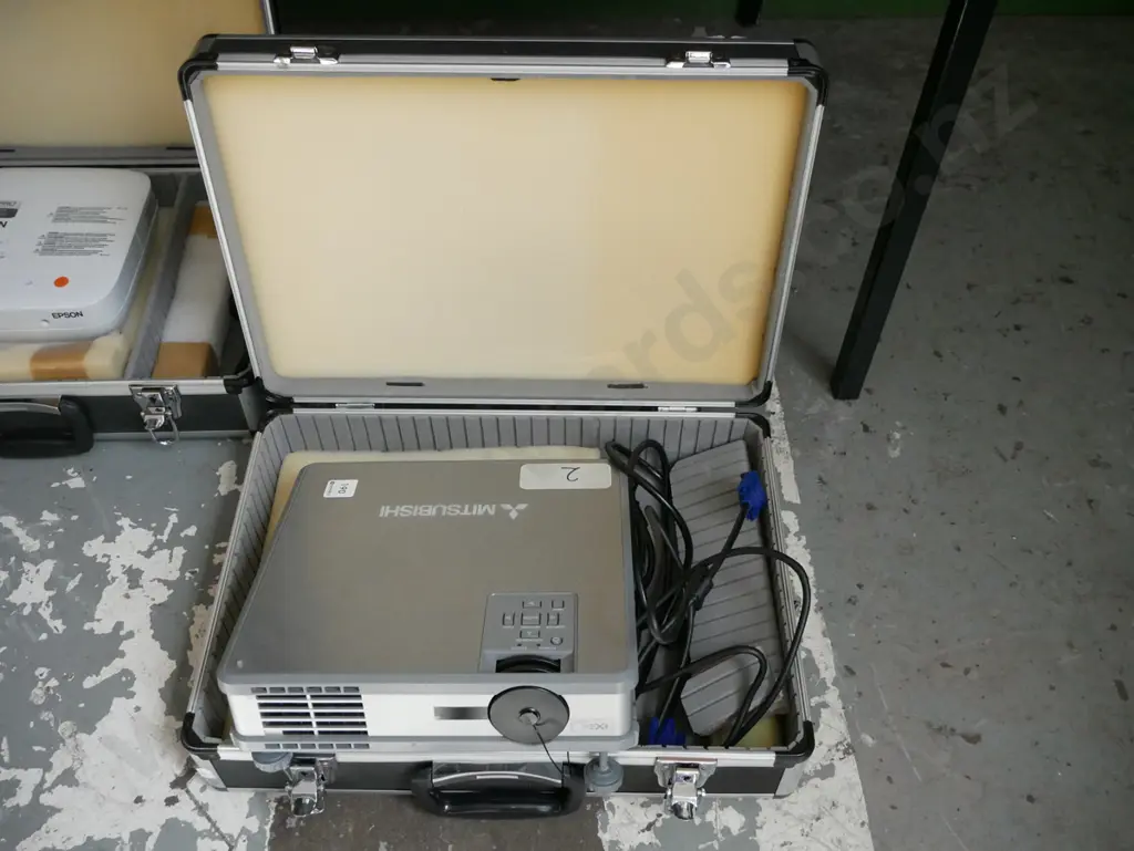 Projector in case Image 1++