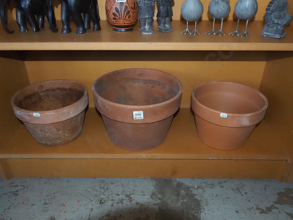3x terracotta planters Image 1++