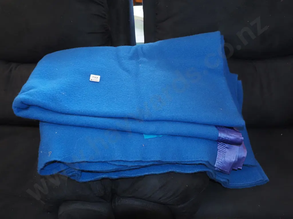 2x large blue woollen blankets Image 1++