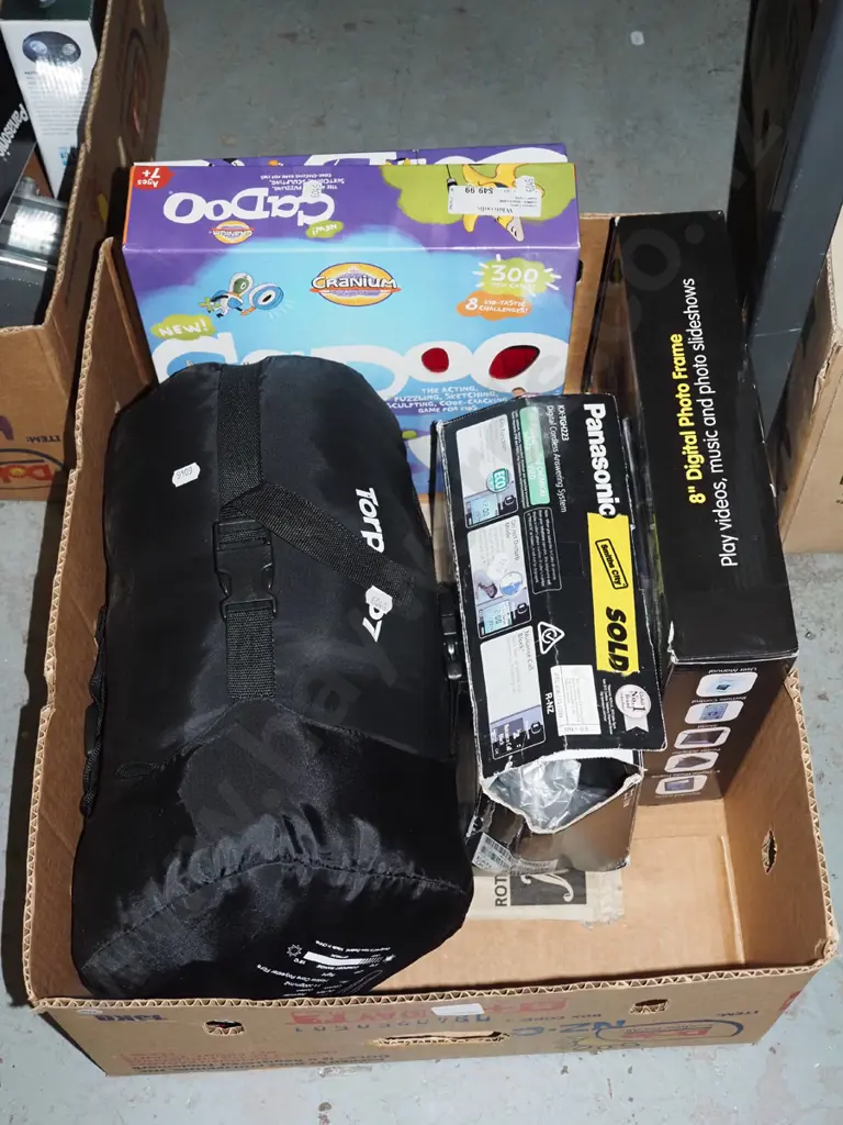 box; sleeping bag, digital photo frame, board game etc Image 1++