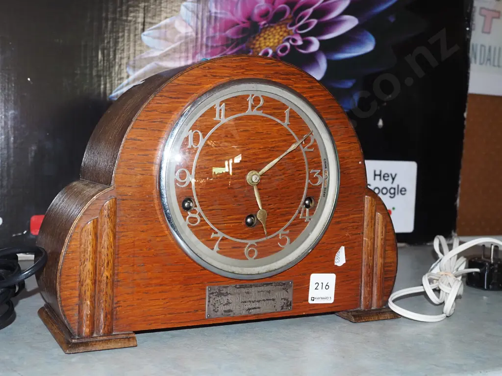 wood cased presentation mantle clock - no key Image 1++