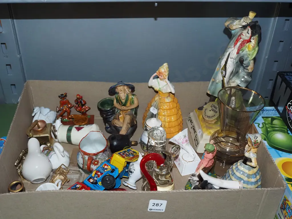 box; figurines, glass ware etc Image 1++