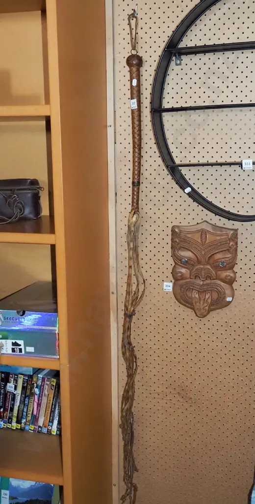leather stockman's whip Image 1++