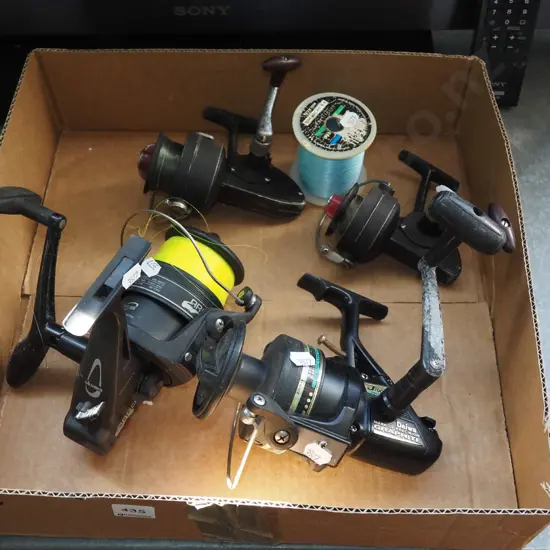 box; 4x spinning reels, fishing line