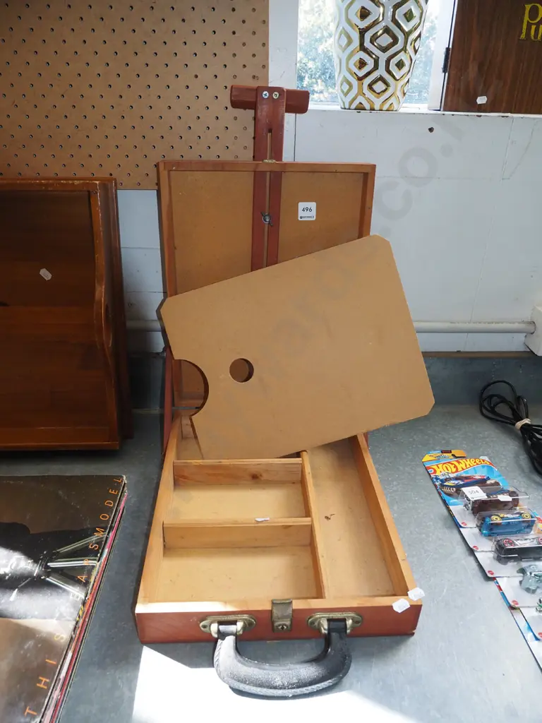combination easel and supply box for artist Image 1++
