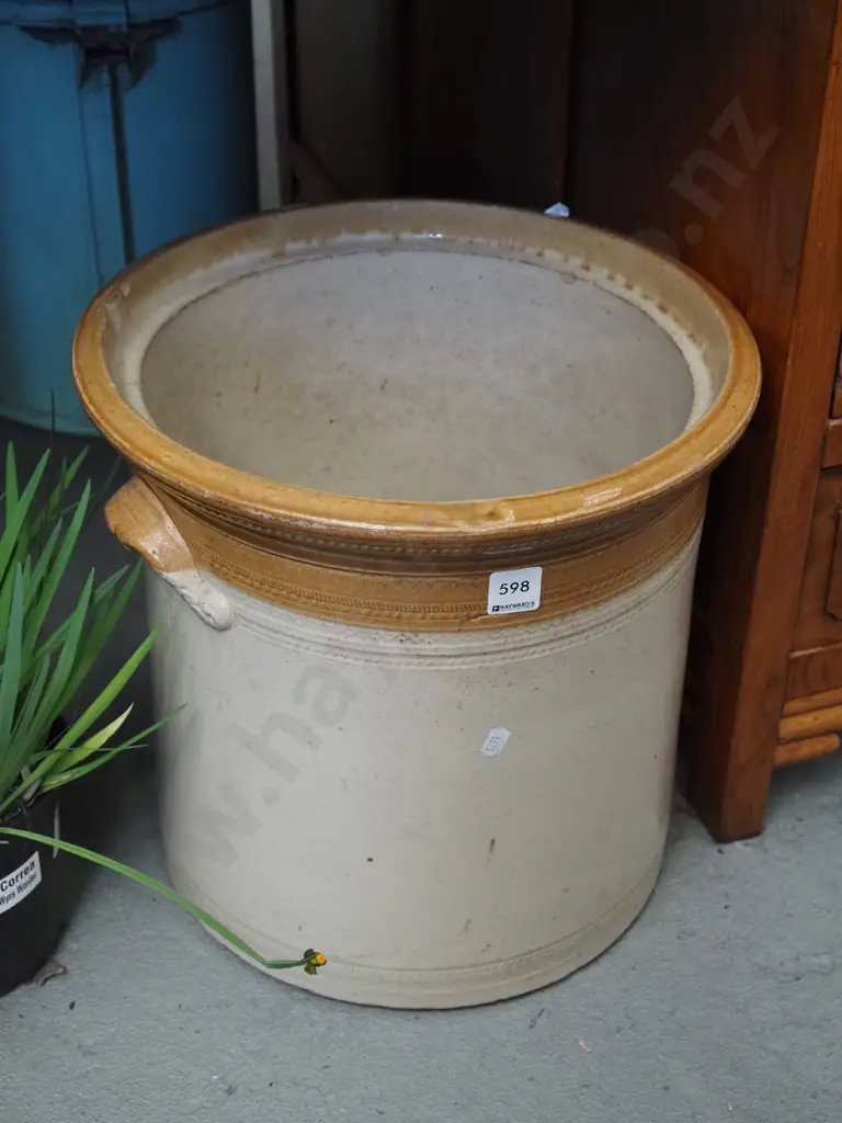 large doubled handled storage crock - no lid H350 Image 1++