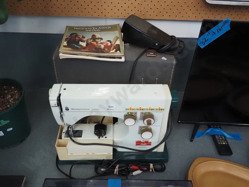 Husqvarna sewing machine Image 1++