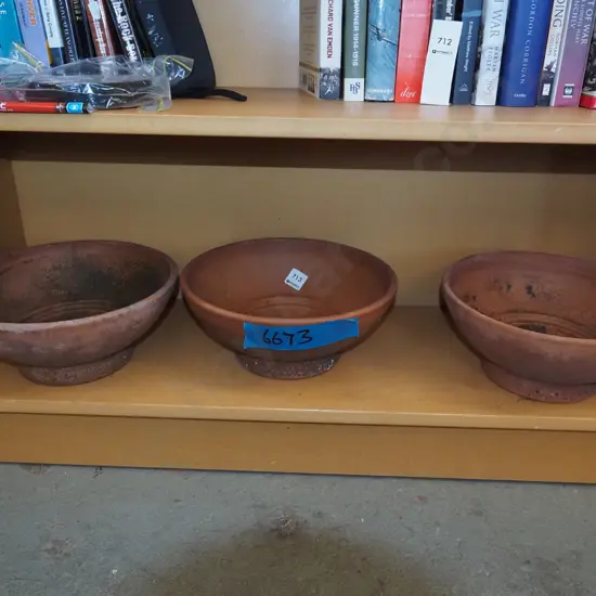 3x terracotta planters Diam270