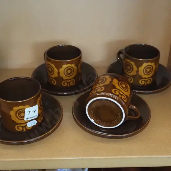4x retro Crown Lynn cups and saucers