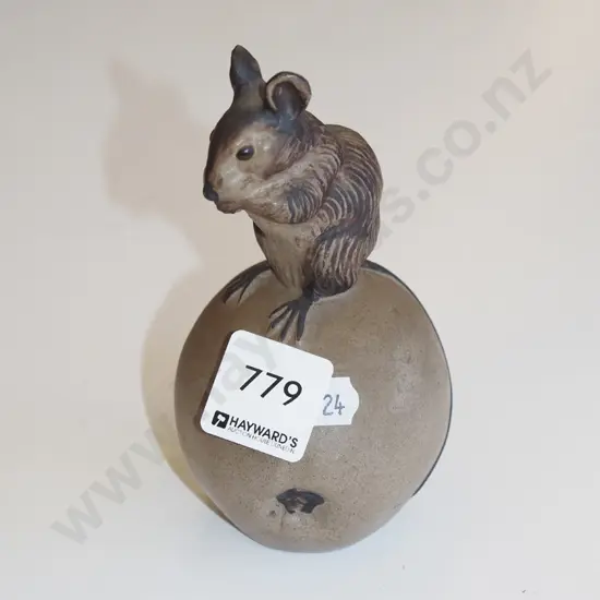 pottery sculpture - mouse on apple 