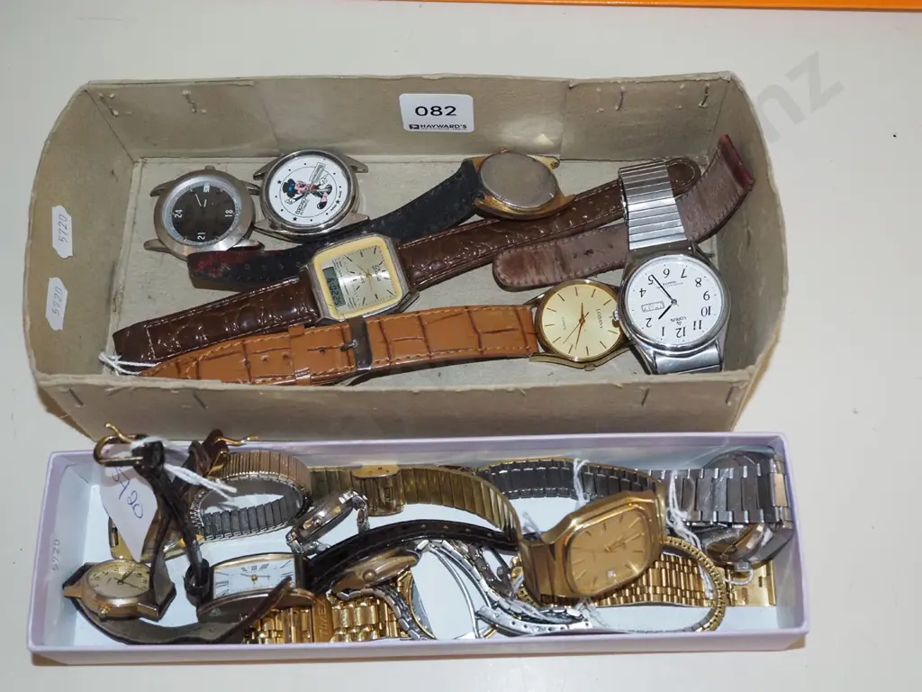 2x boxes of wristwatches Image 1++