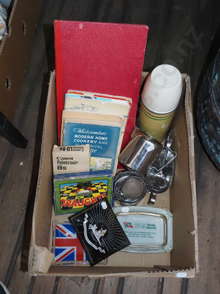 box; thermos, cookbooks, ashtrays etc Image 1++