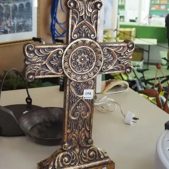 carved composite cross H450