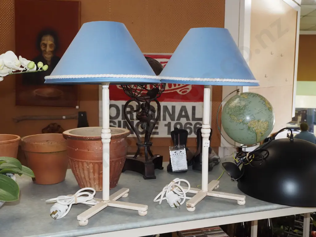 pair of metal based table lamps H600 Image 1++