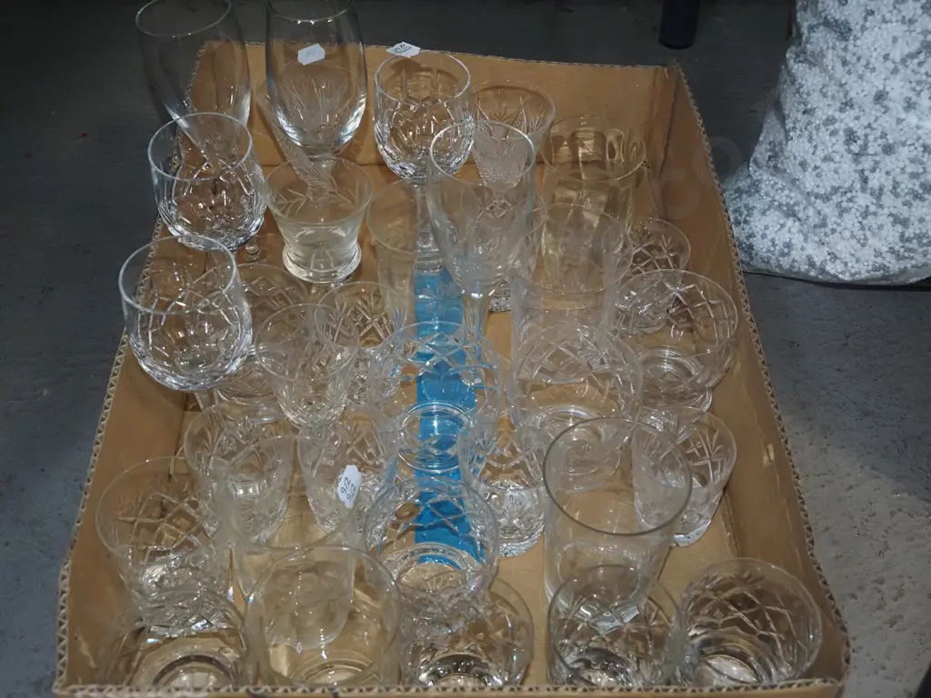 box; glass ware, crystal tumblers etc Image 1++