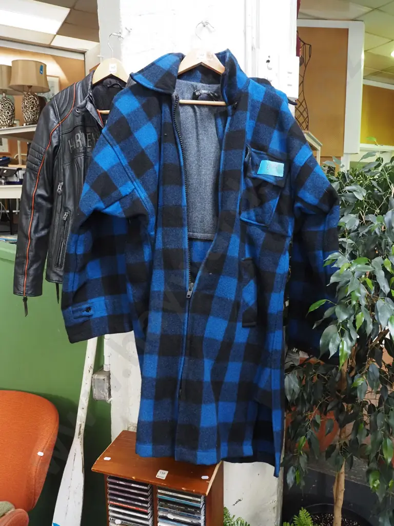 blue Swanndri - size large? Image 1++