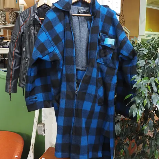 blue Swanndri - size large?