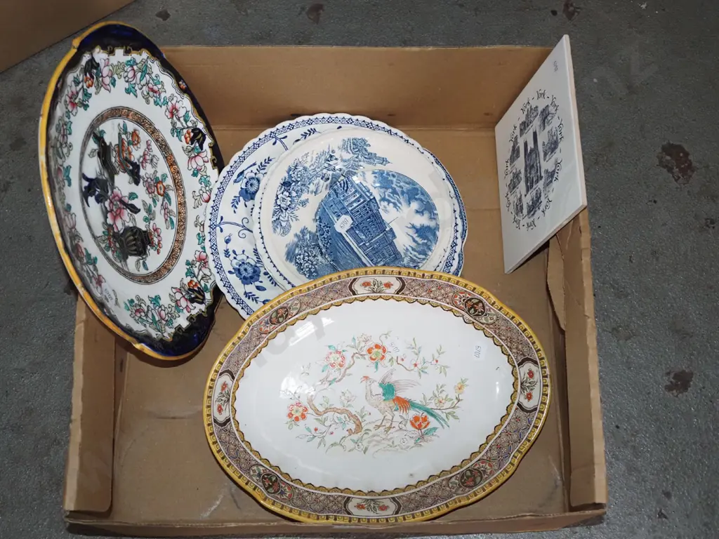 box; plates, bowls - some damage Image 1++