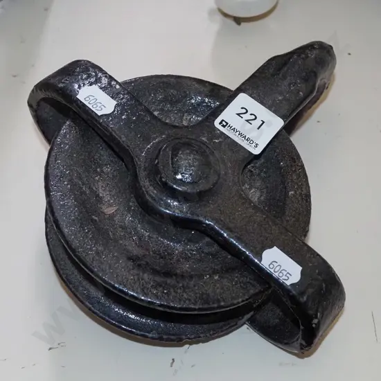 vintage metal pulley H190