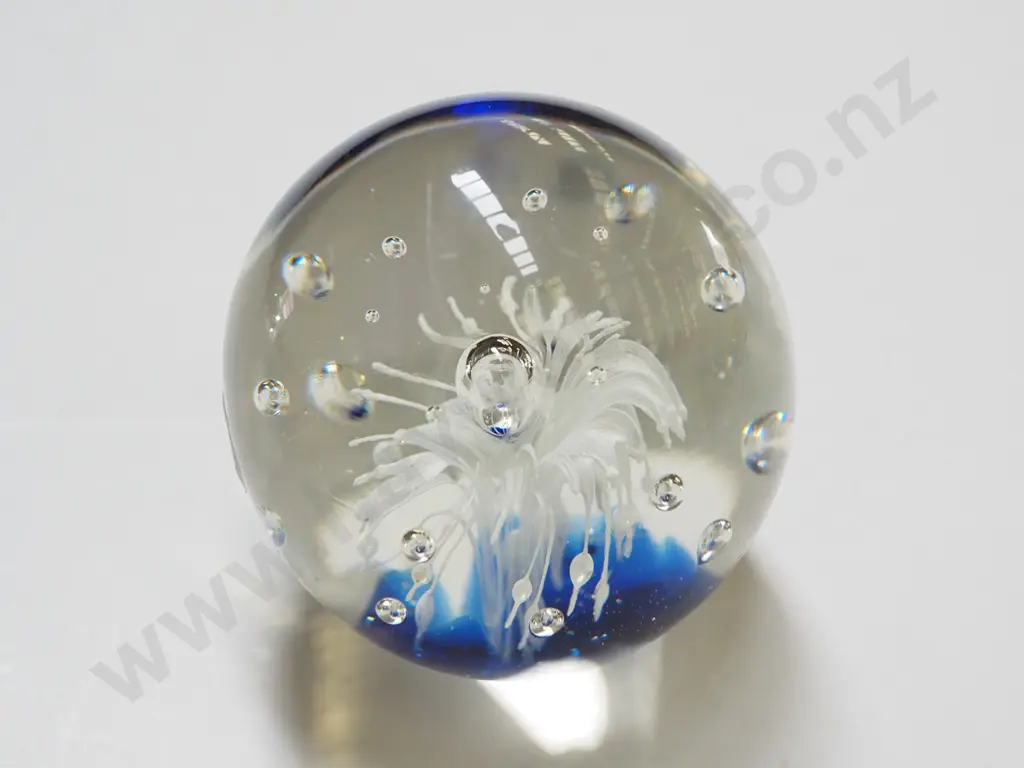 art glass paper weight H70 Image 1++
