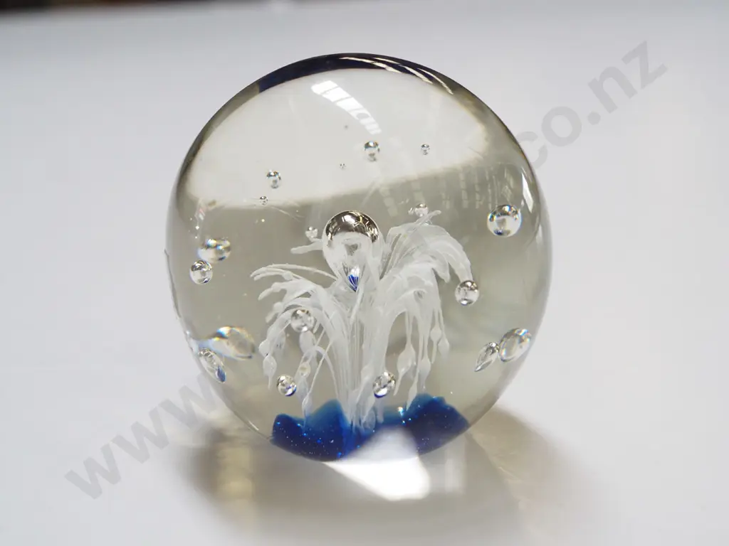 art glass paper weight H70 Image 1++