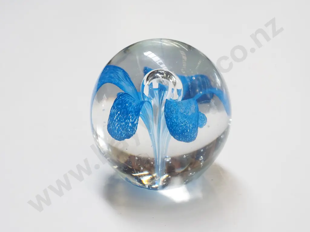 art glass paper weight H70 Image 1++