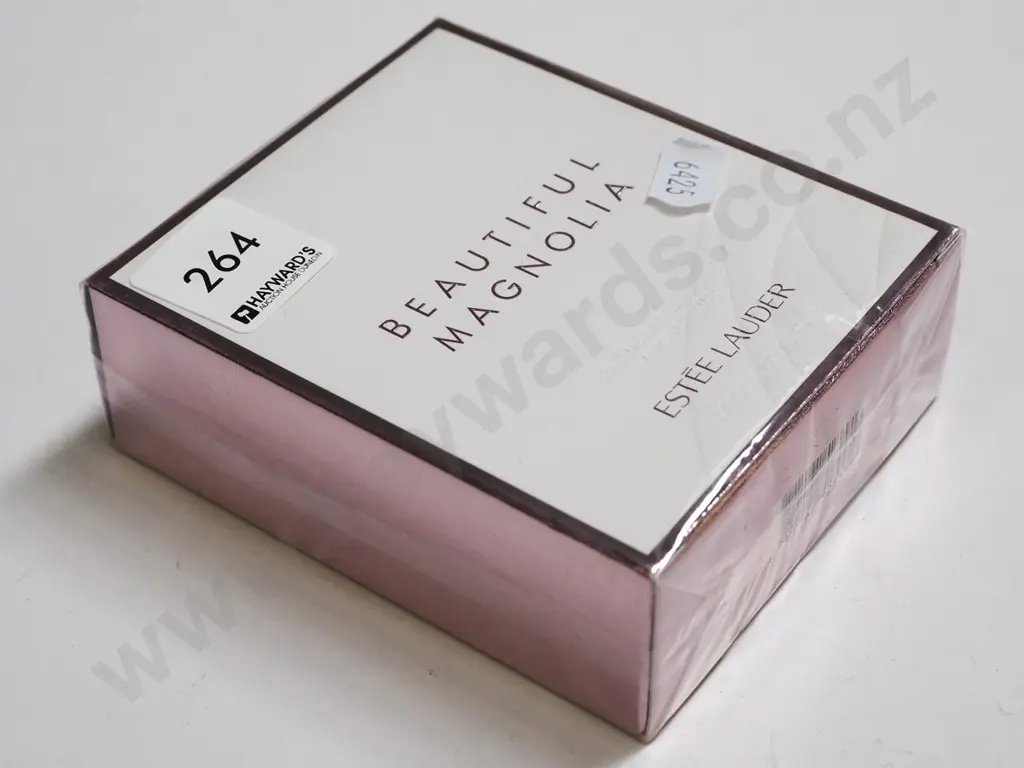 boxed as new Estee Lauder Beautiful Magnolia eau de parfume 50ml Image 1++