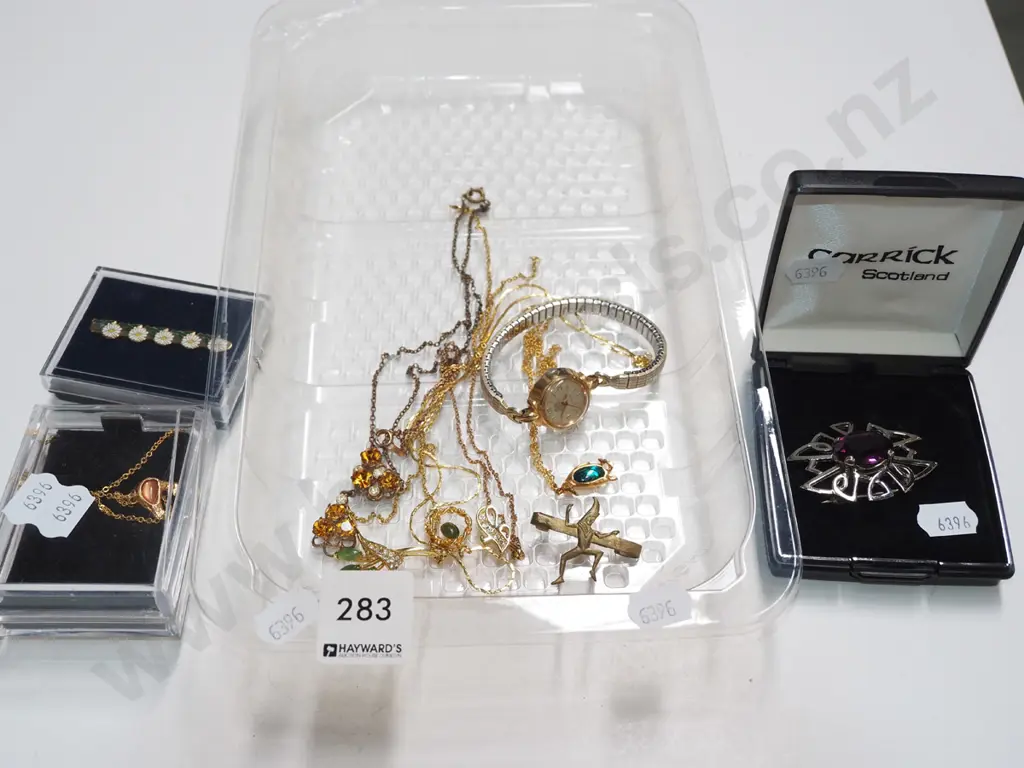 tray of costume jewellery Image 1++
