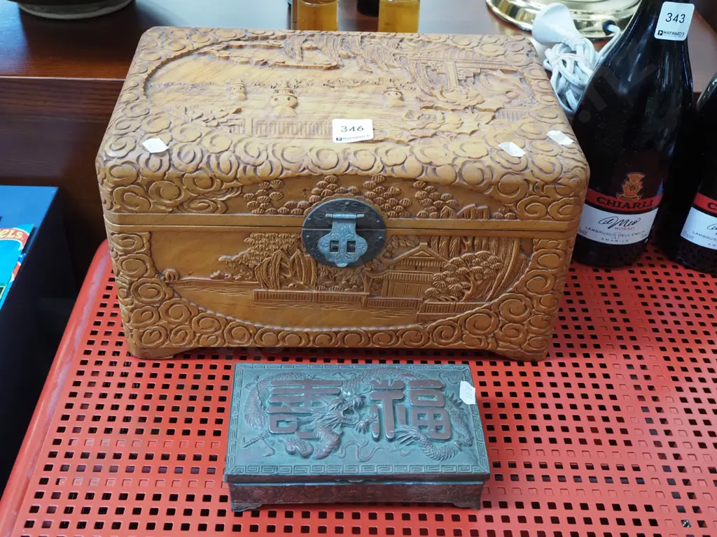 Asian lidded trinket box - broken hinge, small carved camphorwood chest H170 Image 1++