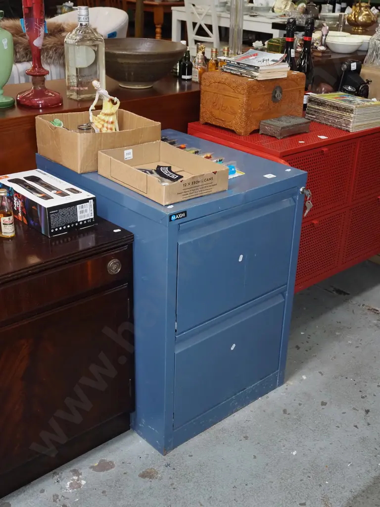 2 drawer filing cabinet - key in office Image 1++