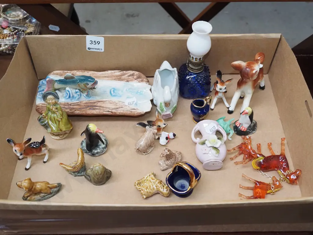 box; Wade Whimsies, small animal figurines etc Image 1++