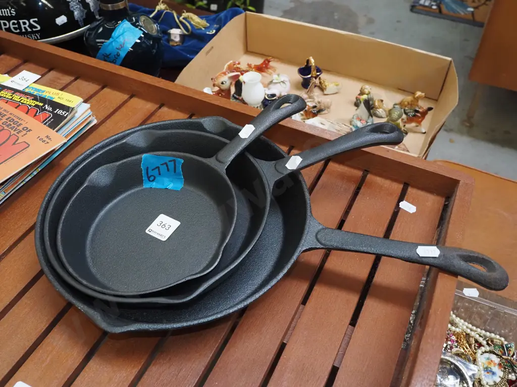 3x cast iron frying pans Diam260 Image 1++