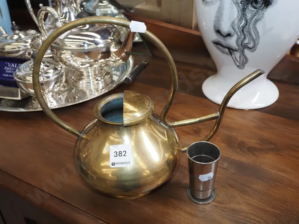 brass watering can - small, nip pourer Image 1++