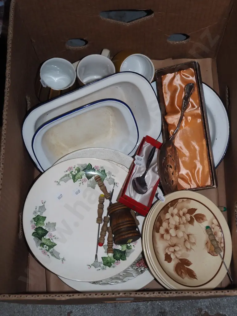 box; enamel ware, coffee cups, bowls plates etc Image 1++